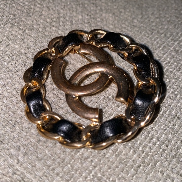 CC Ribbon Brooch - Picture 2 of 6